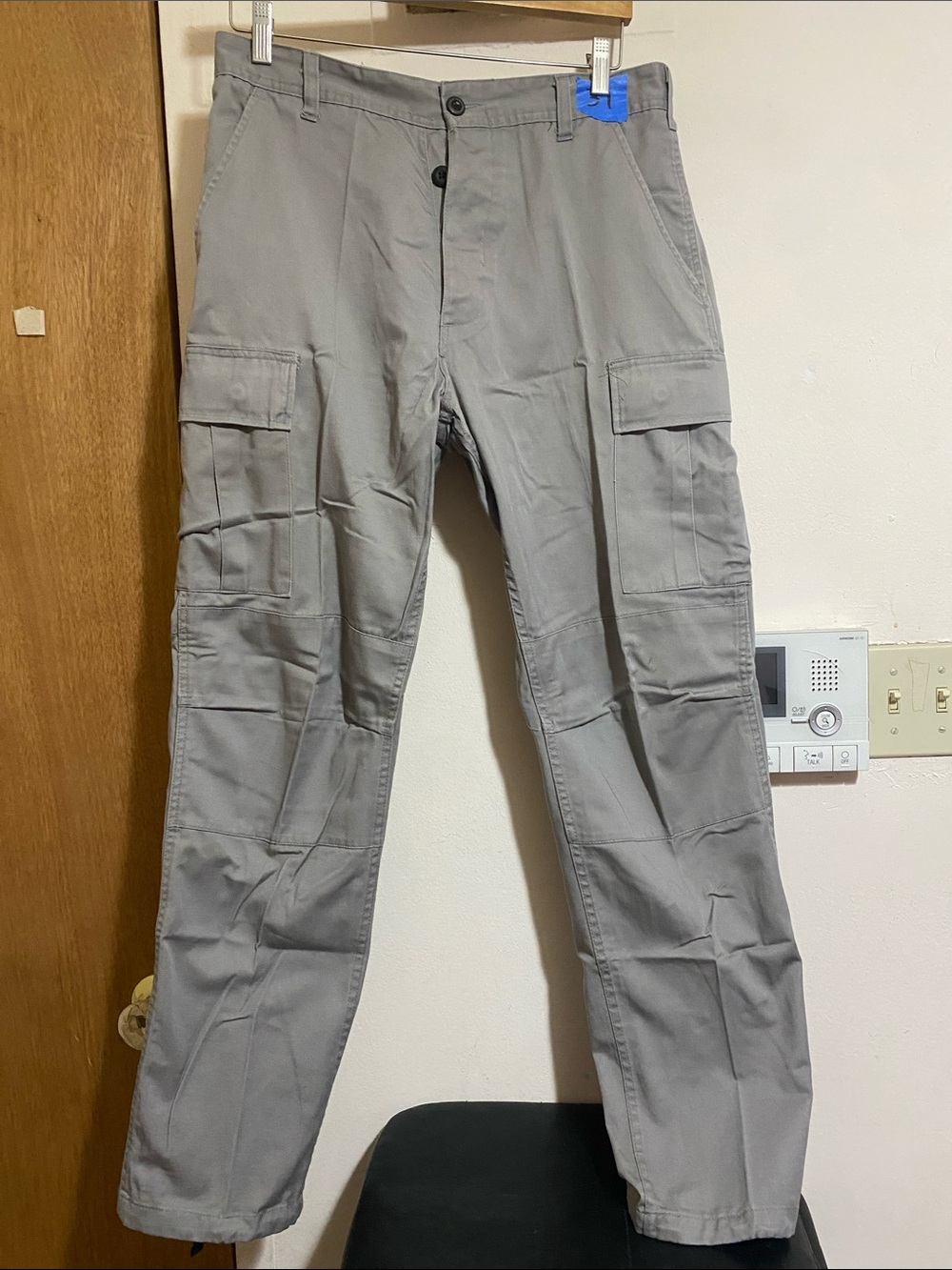 Men's Gray Cargo Pants - Durable Workwear Good condition Open to Offers